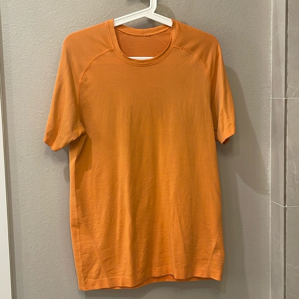 Lululemon Men's Orange Striped Short Sleeve Crew Neck Tee T-Shirt  Size Small